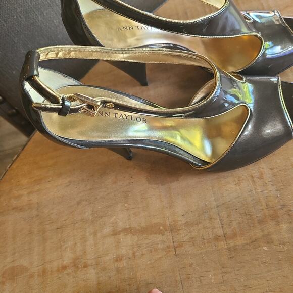 Ann Taylor Julia T-Strap Sandal Sable Heel in Metallic Size 7 Pumps - Picture 3 of 8